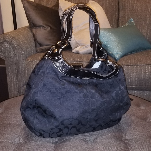 COACH (F15083)Signature SOHO LYNN HOBO Lrg - Black - Picture 2 of 5